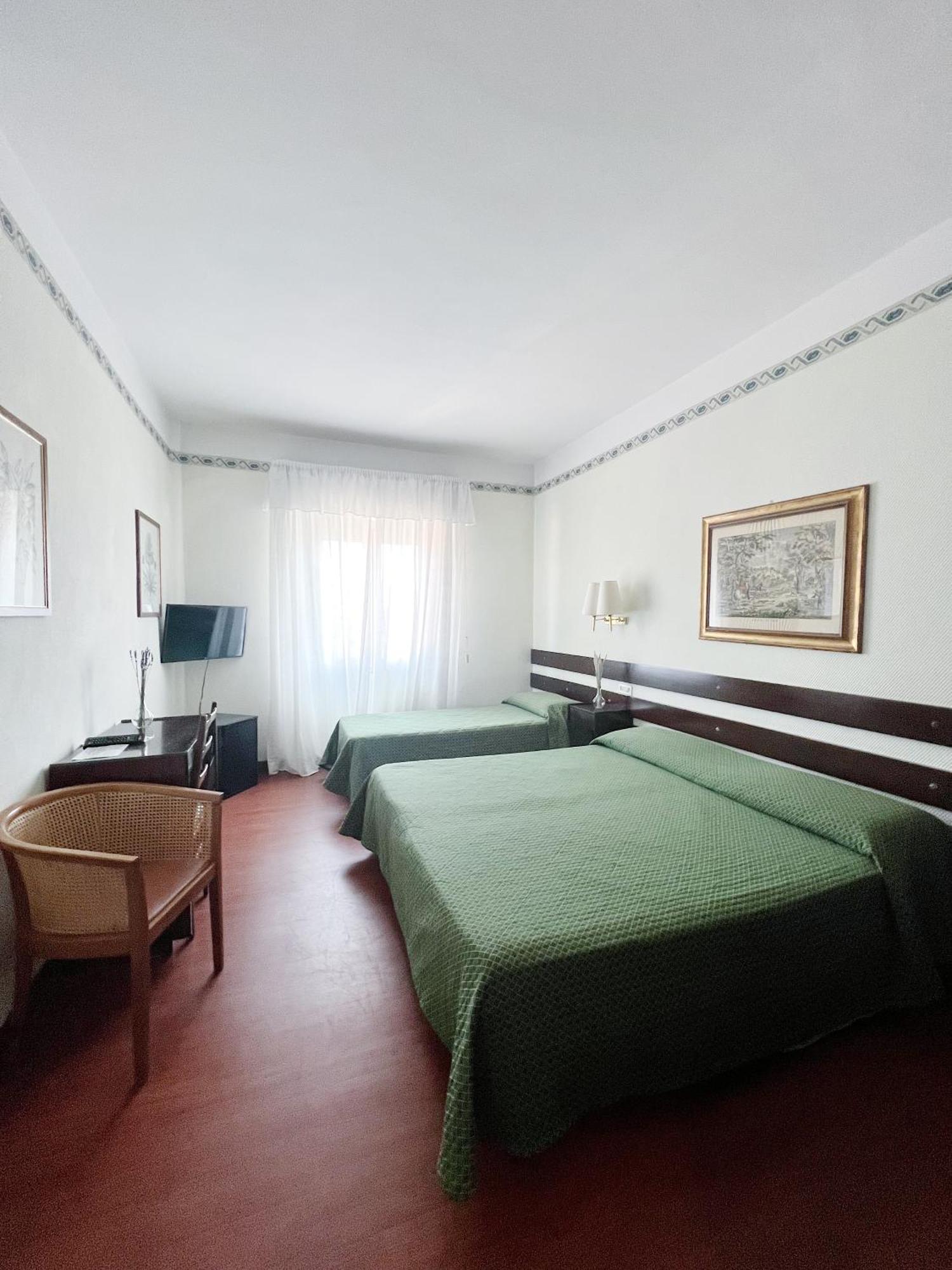 Hotel Piccadilly Lido di Camaiore Exterior photo